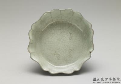 图片[2]-Flower-shaped washer with celadon glaze, Guan ware, Southern Song to Yuan dynasty, 13th-14th century-China Archive